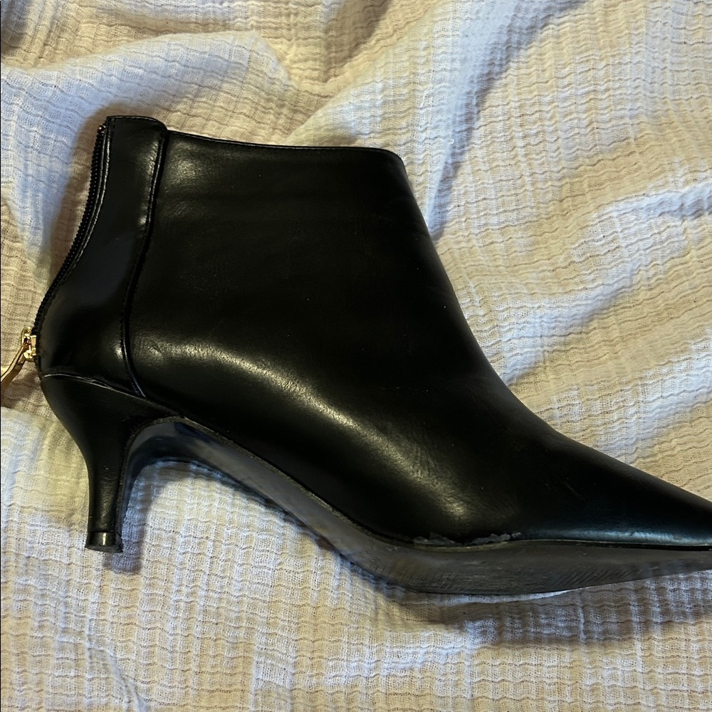 Womans Black Pointed Faux Leather Ankle Booties Size 7 - Picture 2 of 5